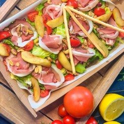 Sałatka z szynką parmeńską...