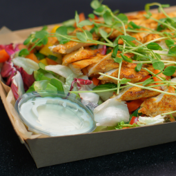 Szufladka sałatki z kurczakiem